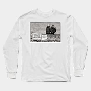 Taking in the view - Seahouses harbour, Northumberland Long Sleeve T-Shirt